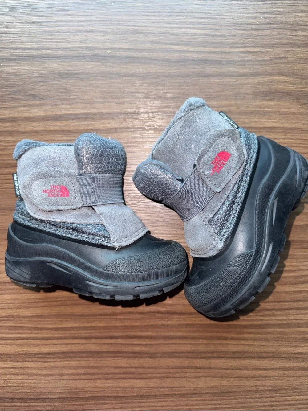 The North Face Kids Grey and Black Waterproof Snow Boots with Red Logo Size 7